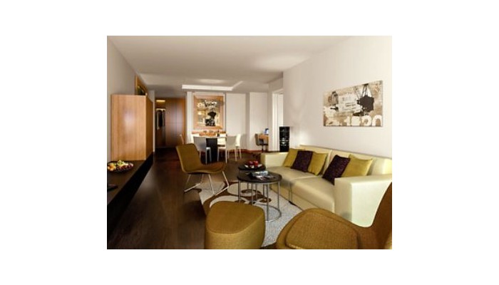 Hotel Renaissance Tower poza 5